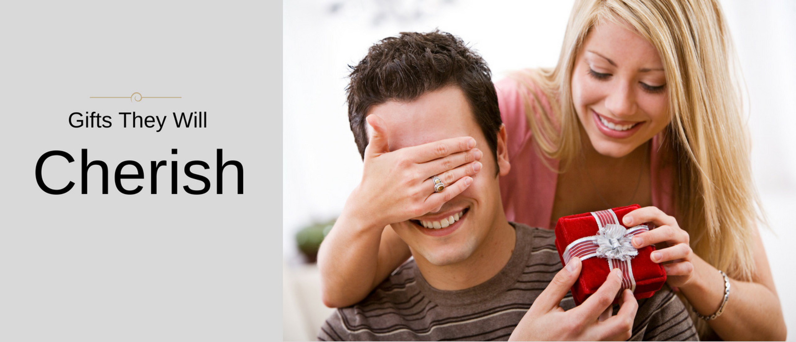 боксы с подарками. подарок для пары с ребенком. какие подарки можно подарить паре. парень дарит девушке подарок. мужчина дарит подарок.